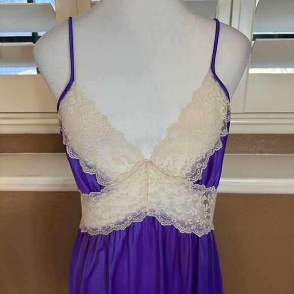 Vintage Size S Lace Trim Floor Length Lingerie Nightgown Royal Purple Romantic - Picture 2 of 8